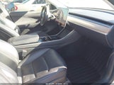Tesla Model Y Long Range Dual Motor All-Wheel Drive/Performance Dual Motor All-Wheel Drive 5YJYGDEF2LF033753 fotografie