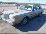 Lincoln Town Car Cartier 1LNBM83F3JY709144 снимка