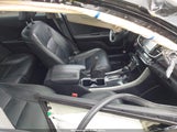Honda Accord Touring V6 1HGCR3F91HA007072 fotografie