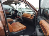 Toyota Tundra  5.7L V8 5TFAW5F17EX413743 fotografie