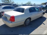 Lincoln Town Car Cartier 1LNHM83WX3Y663020 fotografie