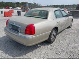 Lincoln Town Car Signature Limited 2LNHM82V48X644589 снимка