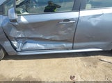 Toyota Corolla Le JTDEPRAE2LJ061946 снимка