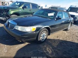 Lincoln Town Car Signature 1LNFM82W6WY711741 photo