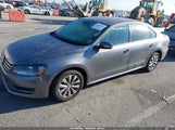 Volkswagen Passat S 1VWAP7A39DC033775 снимка