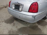 Lincoln Town Car Signature 1LNHM82W12Y653881 fotografie