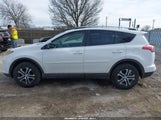 Toyota Rav4 Le JTMZFREV7JJ195475 снимка