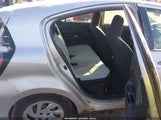Toyota Prius C One JTDKDTB34F1577137 снимка