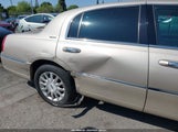 Lincoln Town Car Signature 1LNHM81W57Y627230 photo