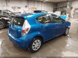 Toyota Prius C Two JTDKDTB33E1077940 снимка