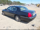 Lincoln Town Car Designer Series 1LNHM83V46Y631160 fotografie