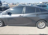 Toyota Prius Two JTDKBRFU1H3032144 снимка