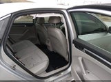 Volkswagen Passat 1.8T R-Line 1VWDT7A35HC079988 снимка