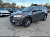 Toyota Highlander Xle 5TDJZRFHXJS811962 снимка