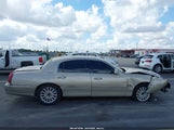 Lincoln Town Car Signature 1LNHM81W15Y601690 снимка