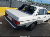 Mercedes-Benz 240 D WDBAB23A1CB310714 снимка