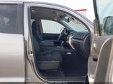 Toyota Tundra Sr5 5.7L V8 5TFUW5F12JX752532 снимка