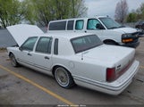 Lincoln Town Car Executive 1LNLM81W7PY740641 снимка