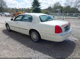 Lincoln Town Car Signature 1LNHM81W55Y609601 photo