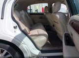 Lincoln Town Car Signature 1LNHM81W55Y609601 снимка