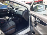 Nissan Rogue Sport Sl JN1BJ1CP1HW005000 photo