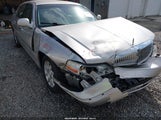 Lincoln Town Car Signature Limited 2LNBL8CV7BX750663 fotografie