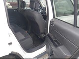 Jeep Patriot Latitude 1C4NJPFA5GD792502 снимка