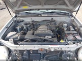 Toyota Sequoia Sr5 V8 5TDBT44A22S132834 снимка