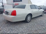 Lincoln Town Car Signature 1LNHM81V97Y618568 снимка