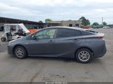 Toyota Prius Two JTDKBRFUXG3523567 снимка