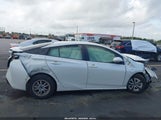 Toyota Prius Two Eco JTDKARFUXG3002108 снимка
