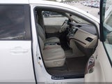 Toyota Sienna Xle V6 8 Passenger 5TDYK3DC6DS390849 fotografie