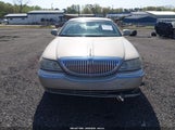 Lincoln Town Car Signature 1LNHM81W84Y661514 photo