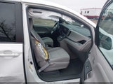 Toyota Sienna Le 8 Passenger 5TDKZ3DC5HS845391 снимка