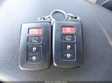 Toyota Rav4 Xle JTMWFREV3JJ740395 photo