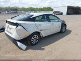 Toyota Prius Three JTDKARFU2H3533336 снимка