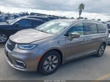 Chrysler Pacifica Hybrid Touring L 2C4RC1L76JR129297 снимка