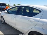 Toyota Prius C Four JTDKDTB30F1089559 снимка