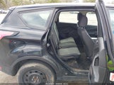 Ford Escape S 1FMCU0F77HUC05630 fotografie