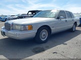 Lincoln Town Car Signature/Tournament 1LNLM82W5RY755656 photo
