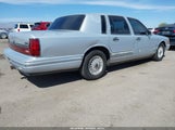 Lincoln Town Car Signature/Tournament 1LNLM82W5RY755656 снимка