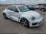 Volkswagen Beetle 2.0T R-Line 3VW7T7AT7FM802605 fotografie