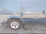 Chevrolet Astro 1GCDL19X22B135163 fotografie