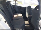 Toyota Corolla Le JTDEPRAE3LJ043505 снимка