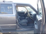 Jeep Patriot Latitude 1C4NJRFB6GD608527 fotografie