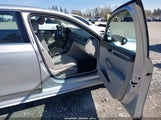 Volkswagen Passat 1.8T R-Line 1VWDT7A35HC069218 photo