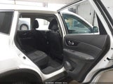 Nissan Rogue S KNMAT2MV8HP558291 снимка