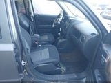 Jeep Patriot Latitude 4X4 1C4NJRFB6HD174126 fotografie
