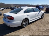 Volkswagen Passat 1.8T R-Line 1VWDT7A36HC068191 photo