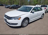 Volkswagen Passat 1.8T Wolfsburg Edition 1VWAT7A32FC067765 photo